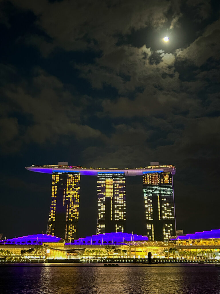 マリーナ・ベイ・サンズ | シンガポール の建築【世界建築巡り】
