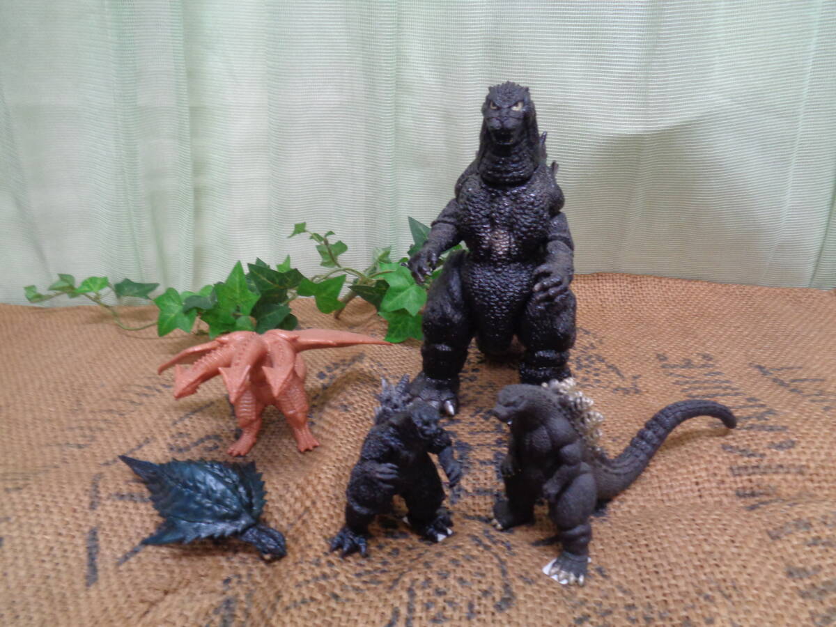 鎮座獣 ゴジラ ガメラ キングギドラ 24体セット｜Yahoo!フリマ（旧