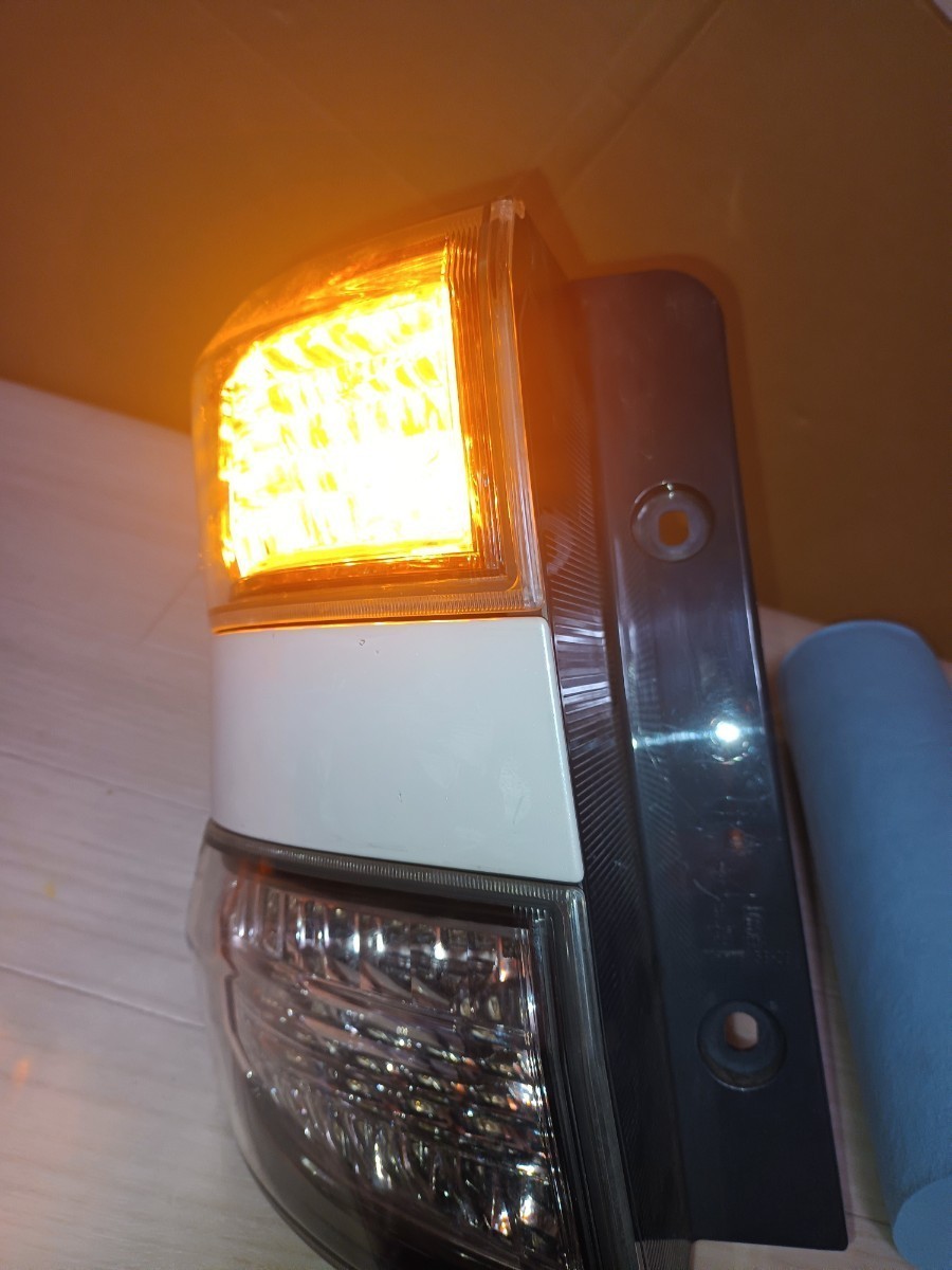 20 後期 ヴェルファイア 純正 テール 左 ガーニッシュ 側 点灯確認済