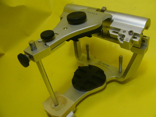 咬合器の値段と価格推移は？｜95件の売買データから咬合器の価値が