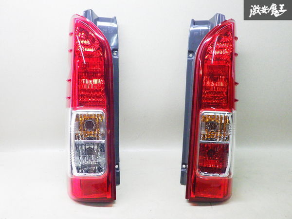 送料無料□ハイエース 200系 ワイド 4型 トヨタ純正 テールライト