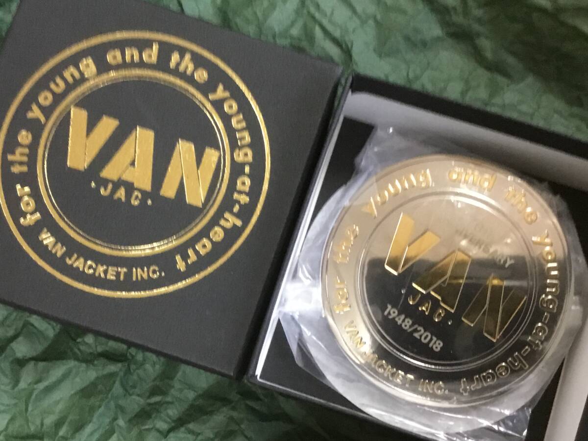 Yahoo!オークション -「van jac カーバッジ」の落札相場・落札価格