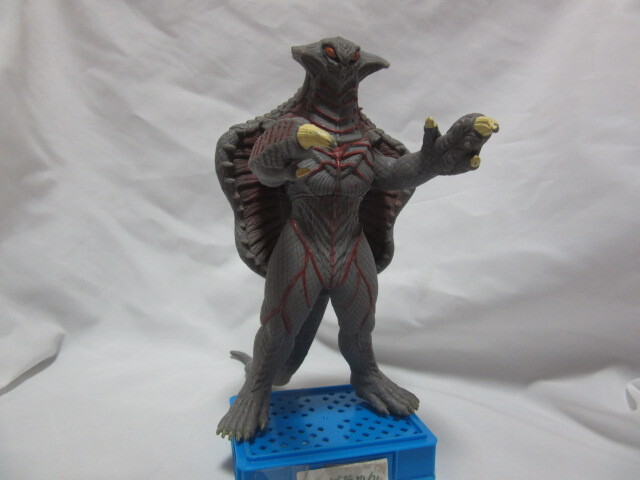 Yahoo!オークション -「バンダイウルトラ怪獣ソフビ」の落札相場・落札価格