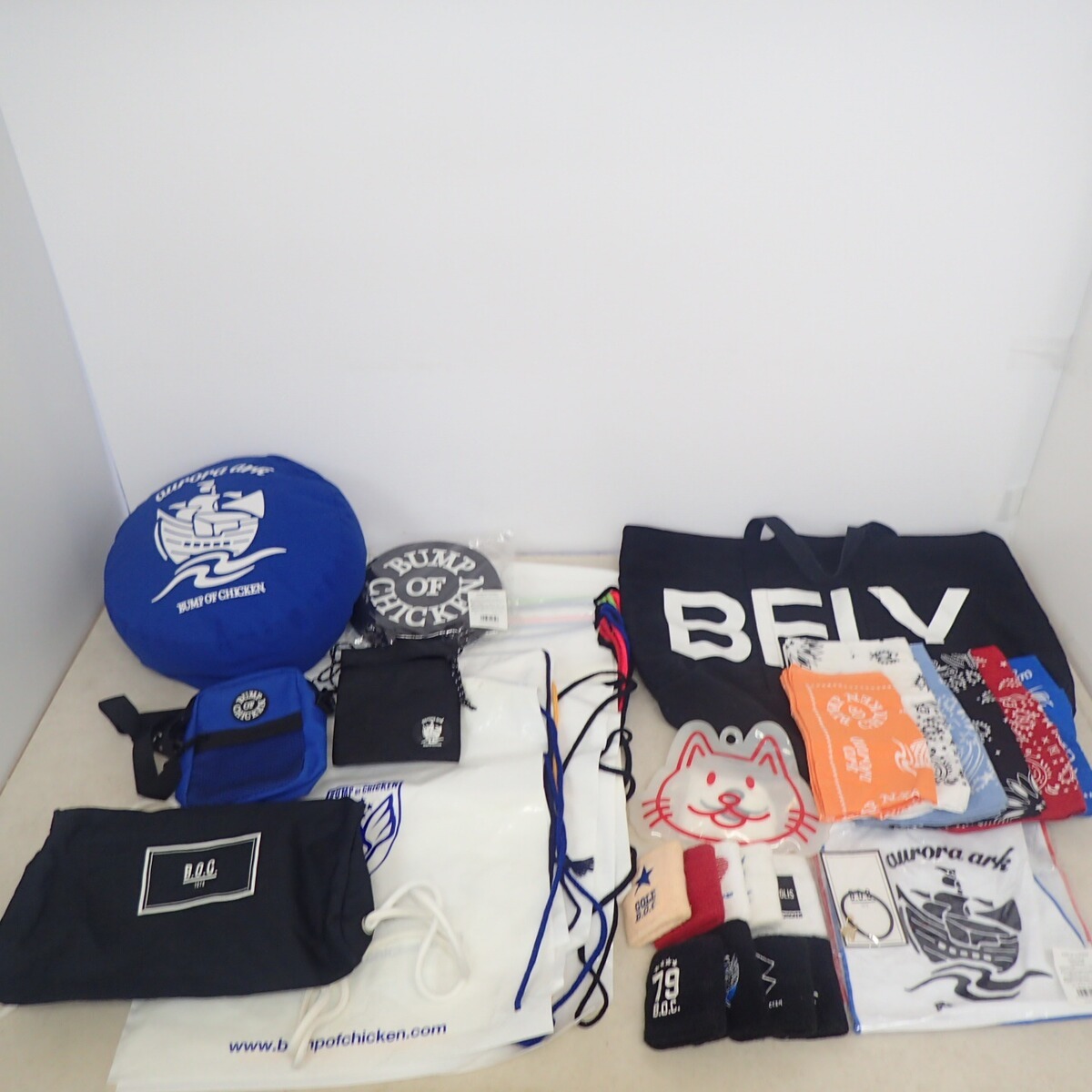 Yahoo!オークション -「bump of chicken リストバンド」の落札相場