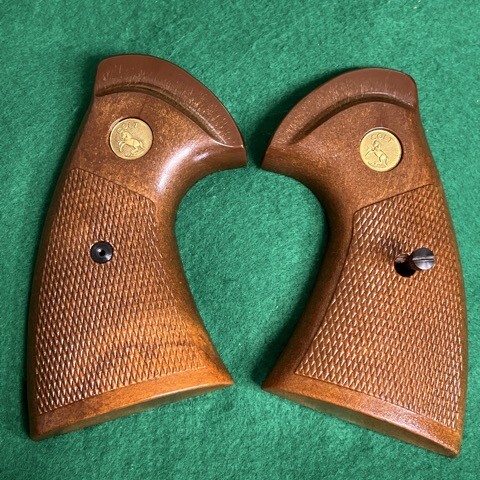 Yahoo!オークション -「コルト純正 パイソン グリップ」の落札相場