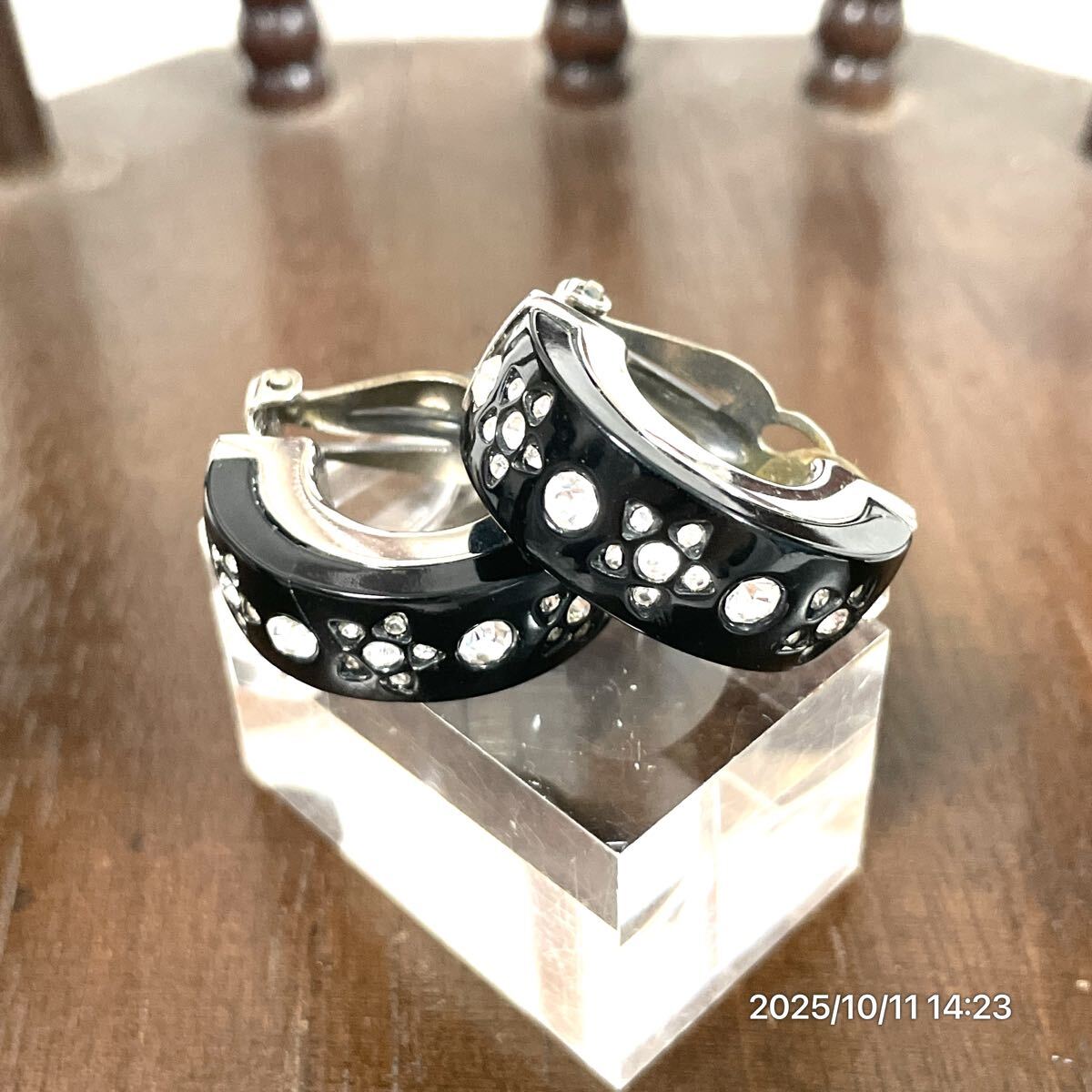 Yahoo!オークション -「雪 結晶」(イヤリング、ピアス) (シャネル)の