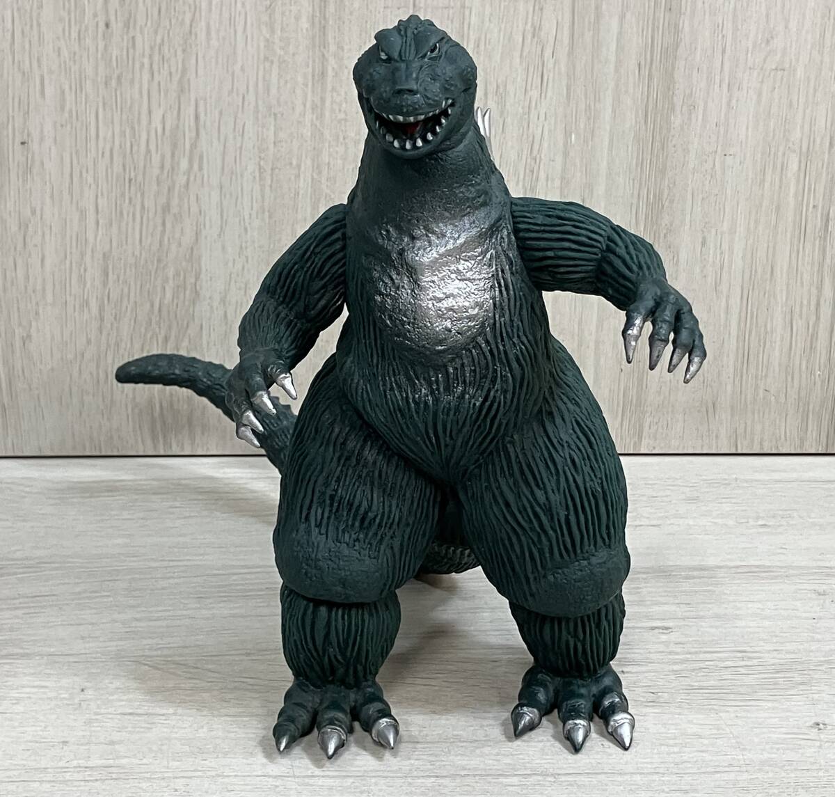 Yahoo!オークション -「ゴジラ ソフビ 1983」(フィギュア) の落札相場