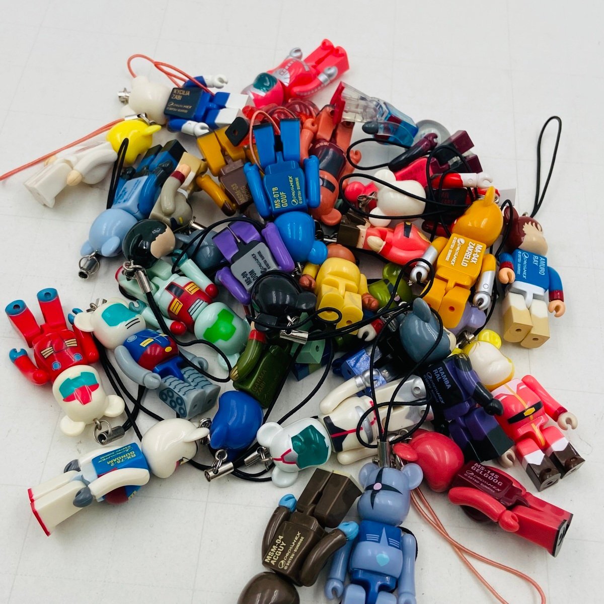 Yahoo!オークション -「ペプシ ガンダム ベアブリック」の落札相場