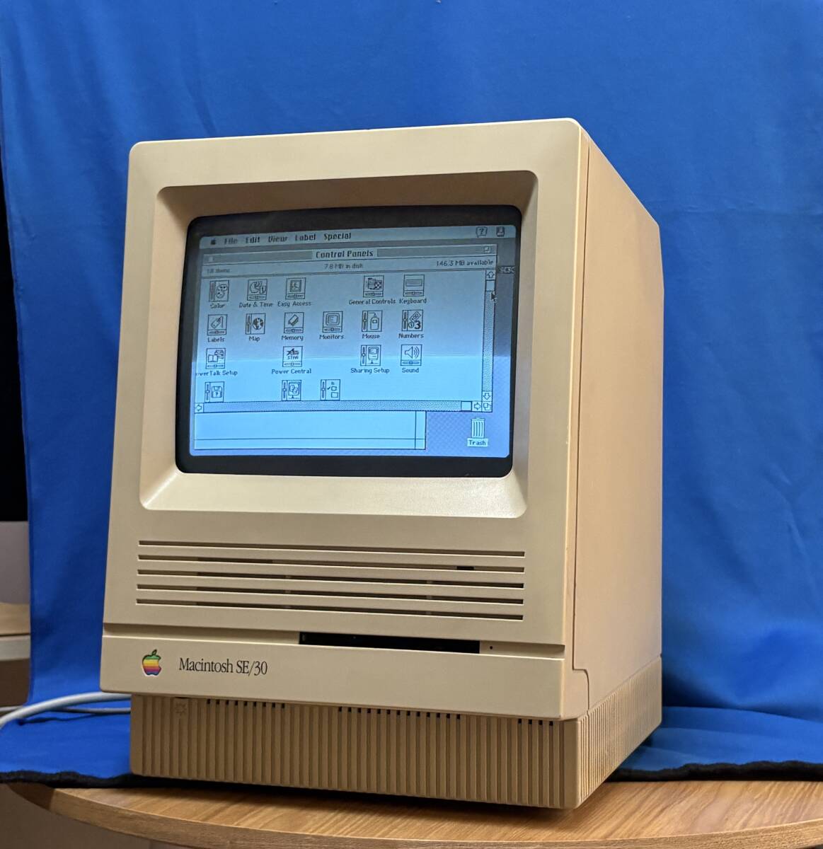 Apple Macintosh SE⁄30 ジャンク MACINTOSH SE⁄30 VINTAGE MAC APPLE