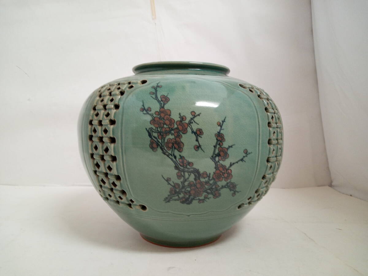 Yahoo!オークション -「青磁 花瓶 透かし」(陶芸) (工芸品)の落札相場