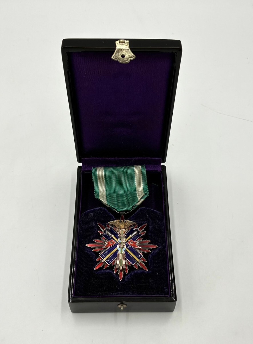 Yahoo!オークション -「功五級金鵄勲章」の落札相場・落札価格