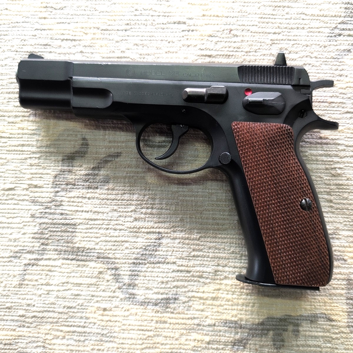 Yahoo!オークション -「cz75 木製グリップ」の落札相場・落札価格