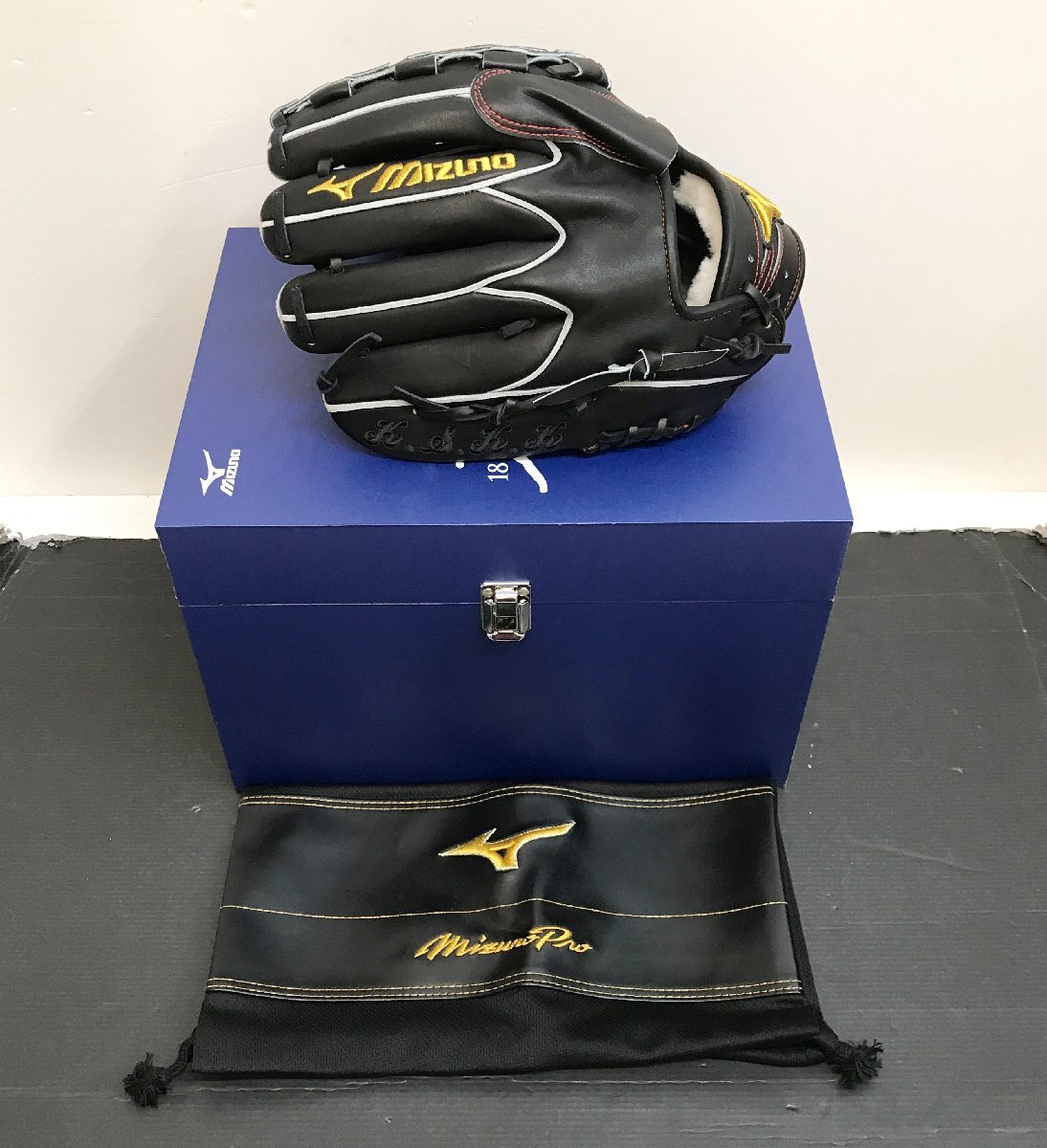 Yahoo!オークション -「直筆サイン入りグローブ」(スポーツ別) の落札