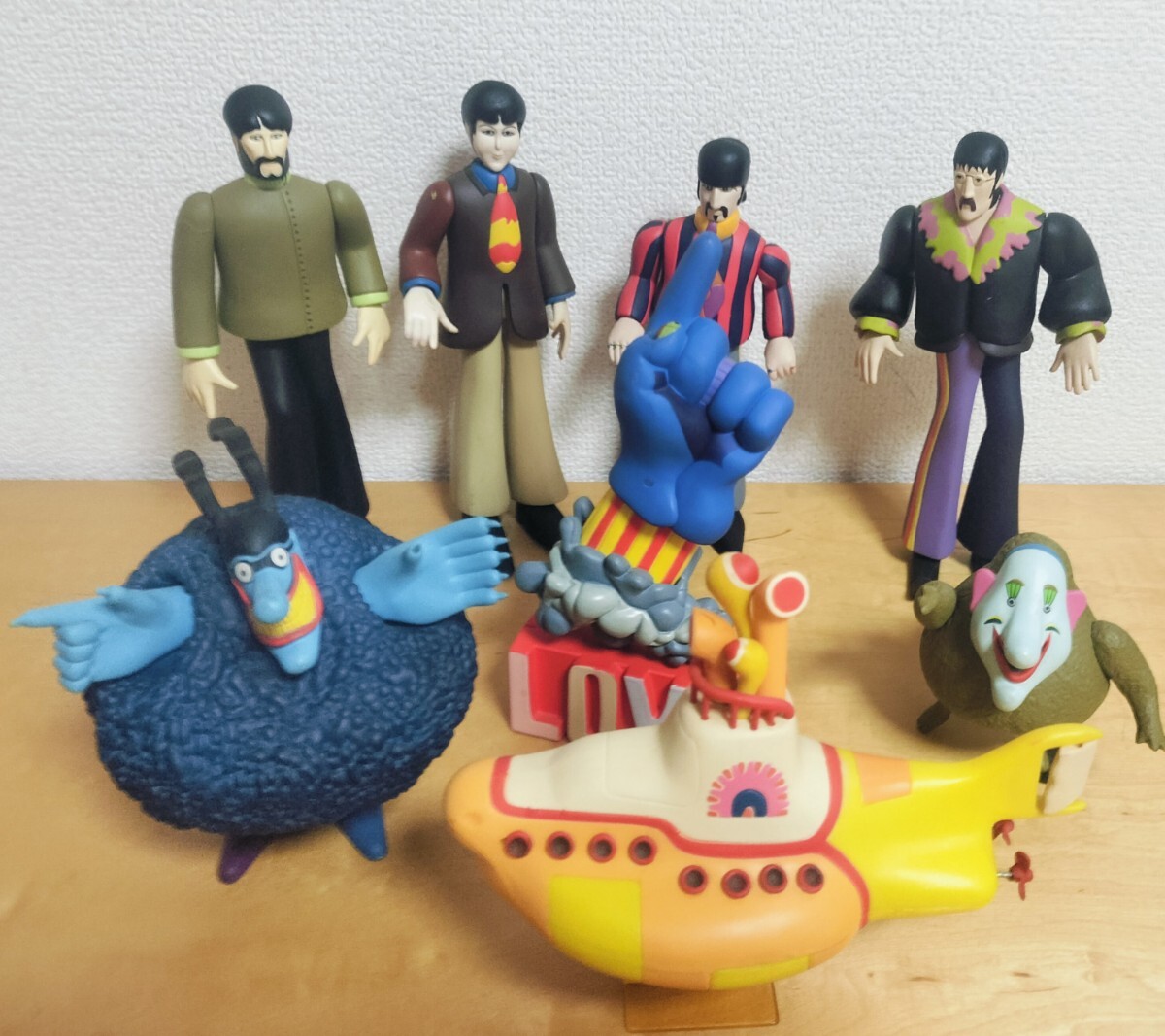 Yahoo!オークション -「ビートルズ イエローサブマリン フィギュア」の