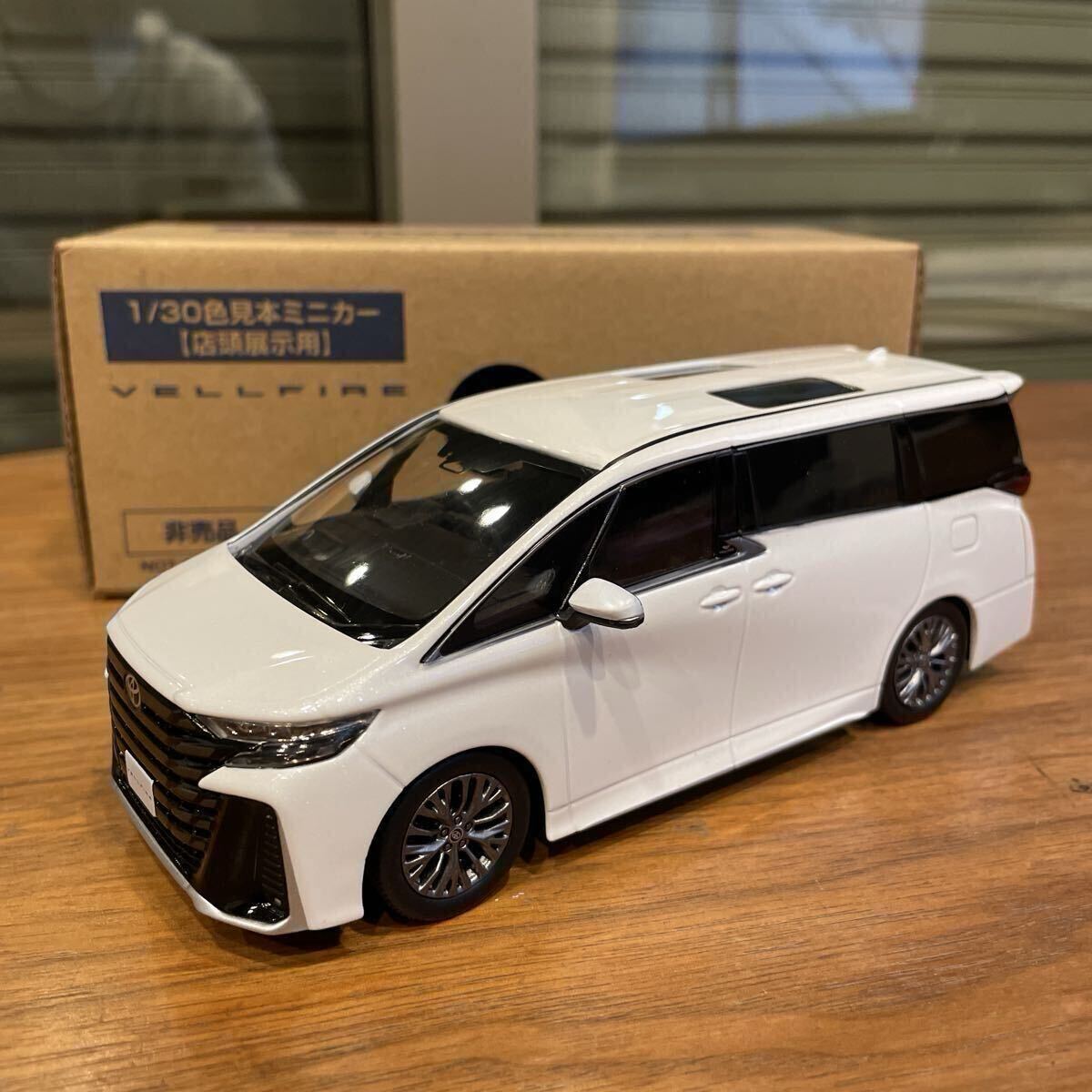 Yahoo!オークション -「トヨタカラーサンプル品ヴェルファイア」の落札