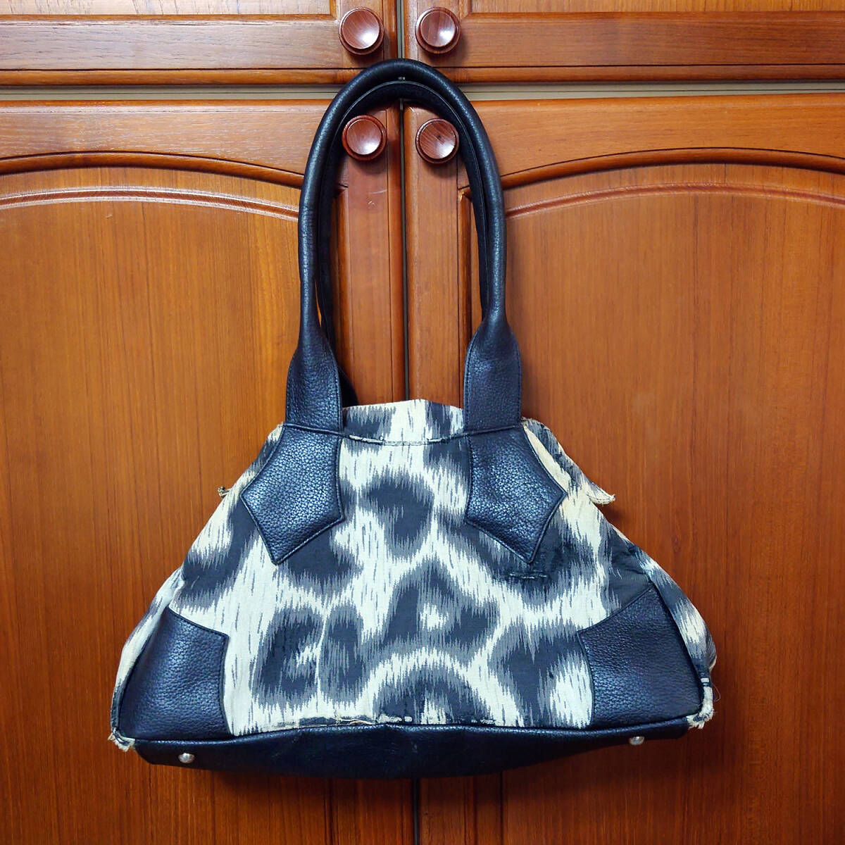 Yahoo!オークション -「ヴィヴィアンウエストウッド バッグ レオパード