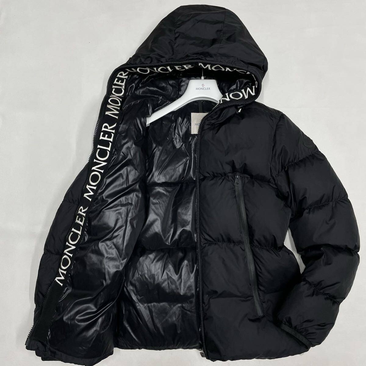 Yahoo!オークション -「moncler montcla」の落札相場・落札価格
