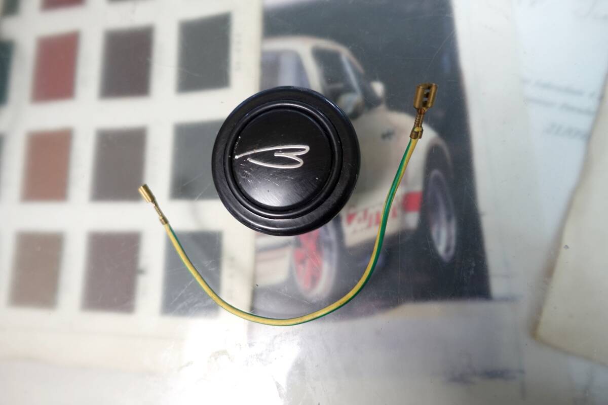 Yahoo!オークション -「momo ホーンボタン ポルシェ」の落札相場・落札価格