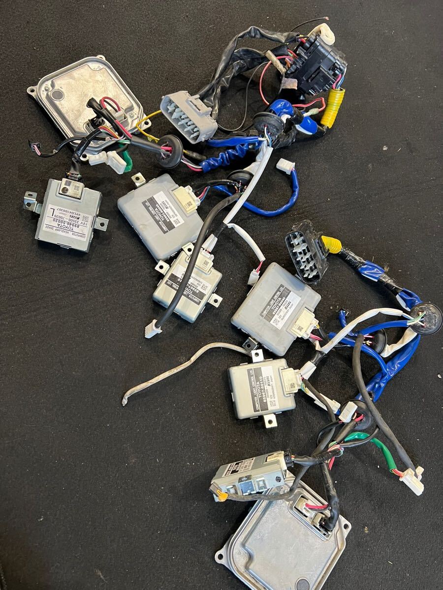 Yahoo!オークション -「クラウンマジェスタ210 ヘッドライト」の落札