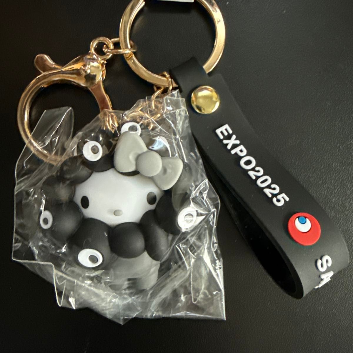 関西万博 サンリオ ハローキティ 黒ミャクなりきり 立体マスコット