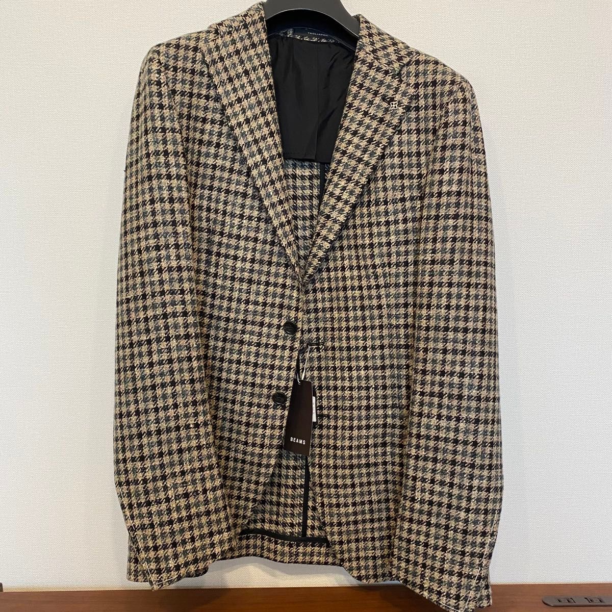 送料込み TAGLIATORE タリアトーレのラペルピン シルバー（中サイズ