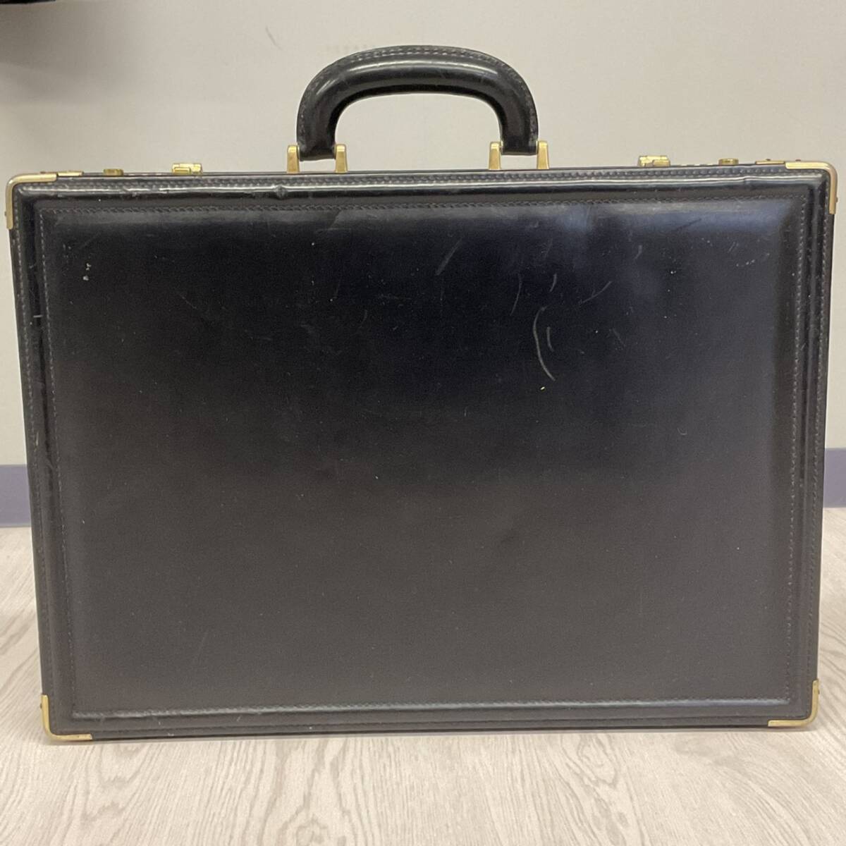 Yahoo!オークション -「アタッシュケース」(バリー) (は)の落札相場