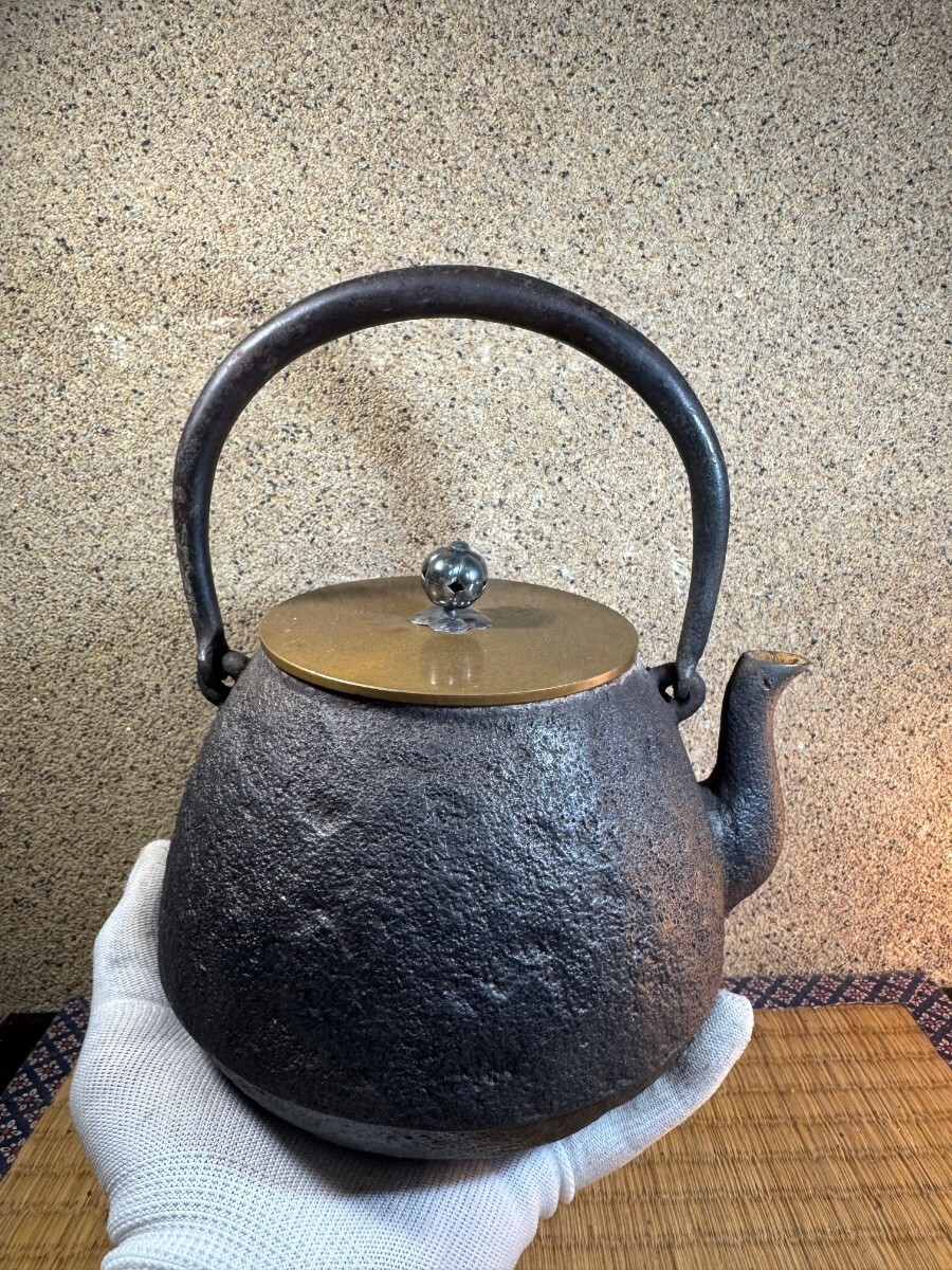 A460 【金寿堂 雨宮宗造】 菊紋 鉄瓶 水漏れ無し ｝＊ A460 【金寿堂 雨宮