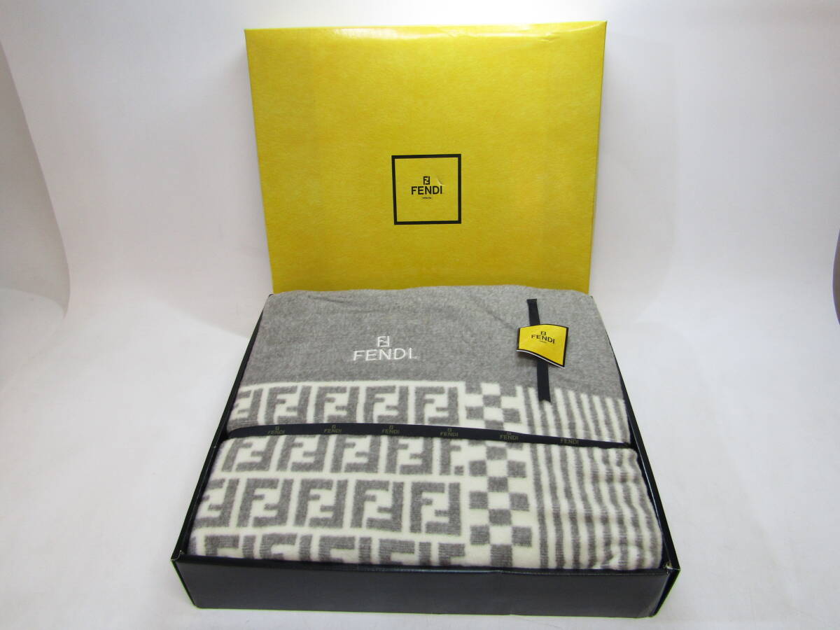 Yahoo!オークション -「毛布」(フェンディ) (ふ)の落札相場・落札価格