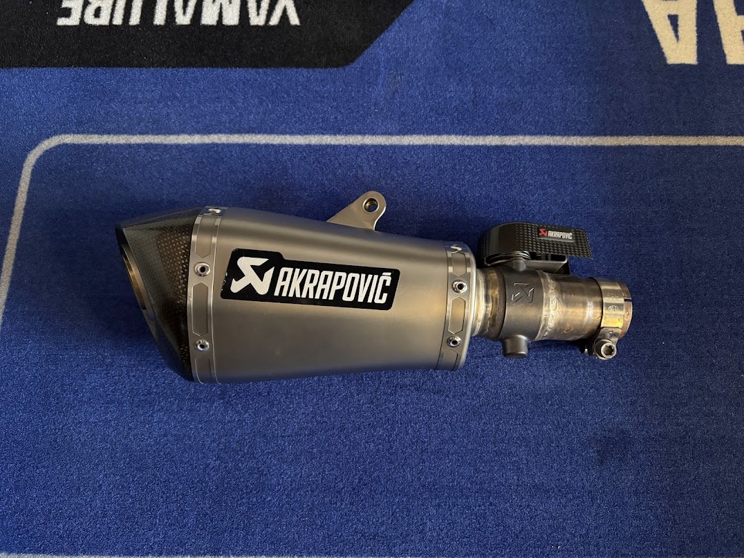 Yahoo!オークション -「yzf r6 マフラー アクラポビッチ」の落札相場