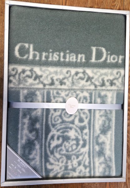 Yahoo!オークション -「(dior ディオール)」(毛布) (寝具)の落札相場