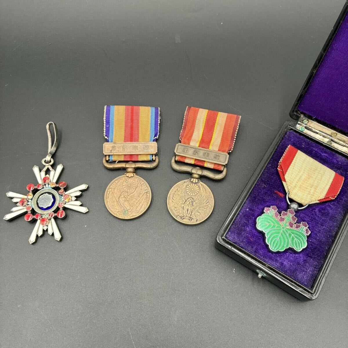 Yahoo!オークション -「勲七等青色桐葉章」の落札相場・落札価格