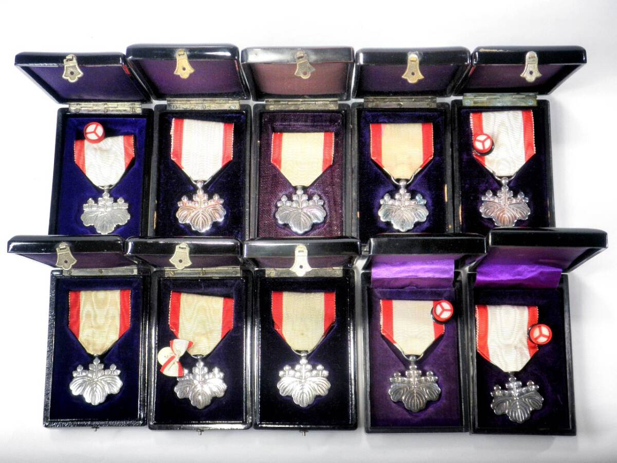 Yahoo!オークション -「勲八等白色桐葉章」の落札相場・落札価格