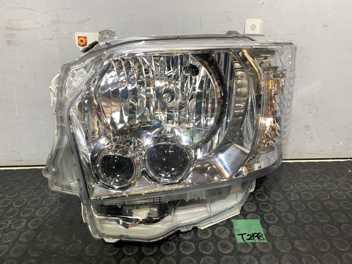 Yahoo!オークション -「ハイエース純正 新車外し」(ヘッドライト