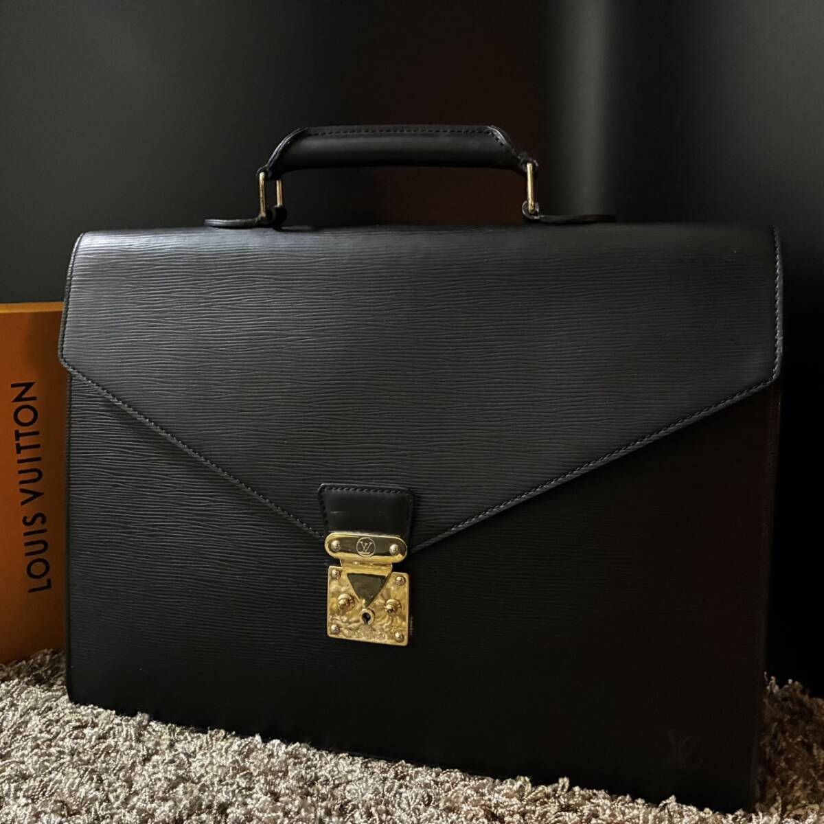 Yahoo!オークション -「ルイヴィトン コンセイエ」の落札相場・落札価格