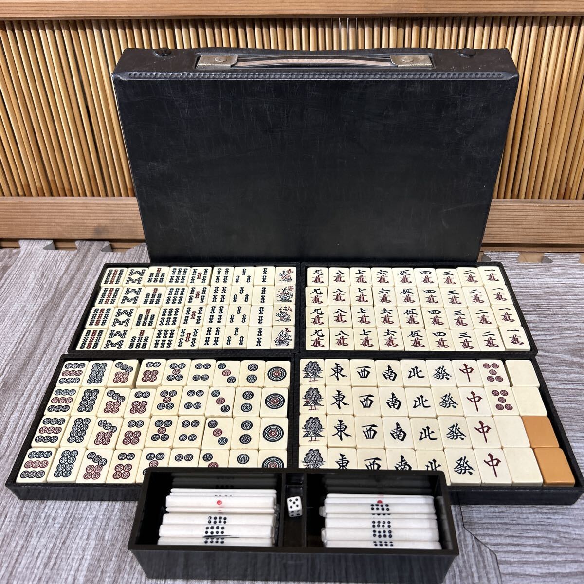 Yahoo!オークション - 新品 未開封品 キングバード 麻雀牌 背黒牌 最高