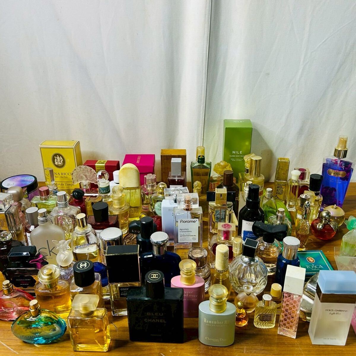 Yahoo!オークション -「大量まとめ売り」(香水、フレグランス) の落札