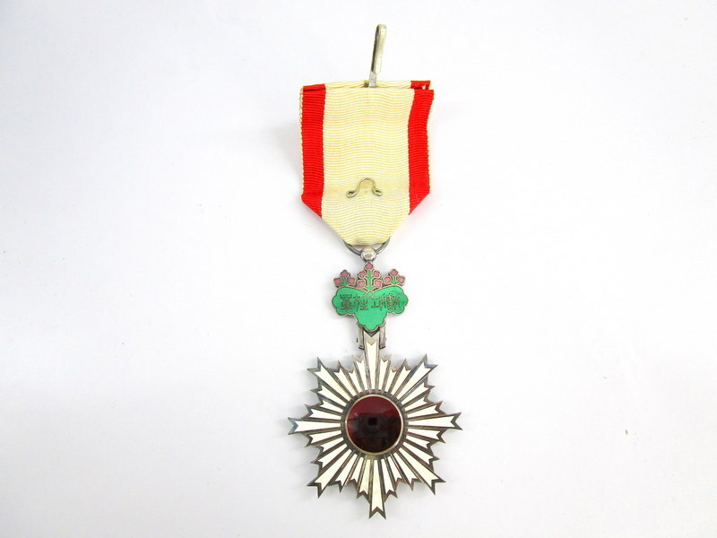 Yahoo!オークション -「勲六等単光旭日章」の落札相場・落札価格