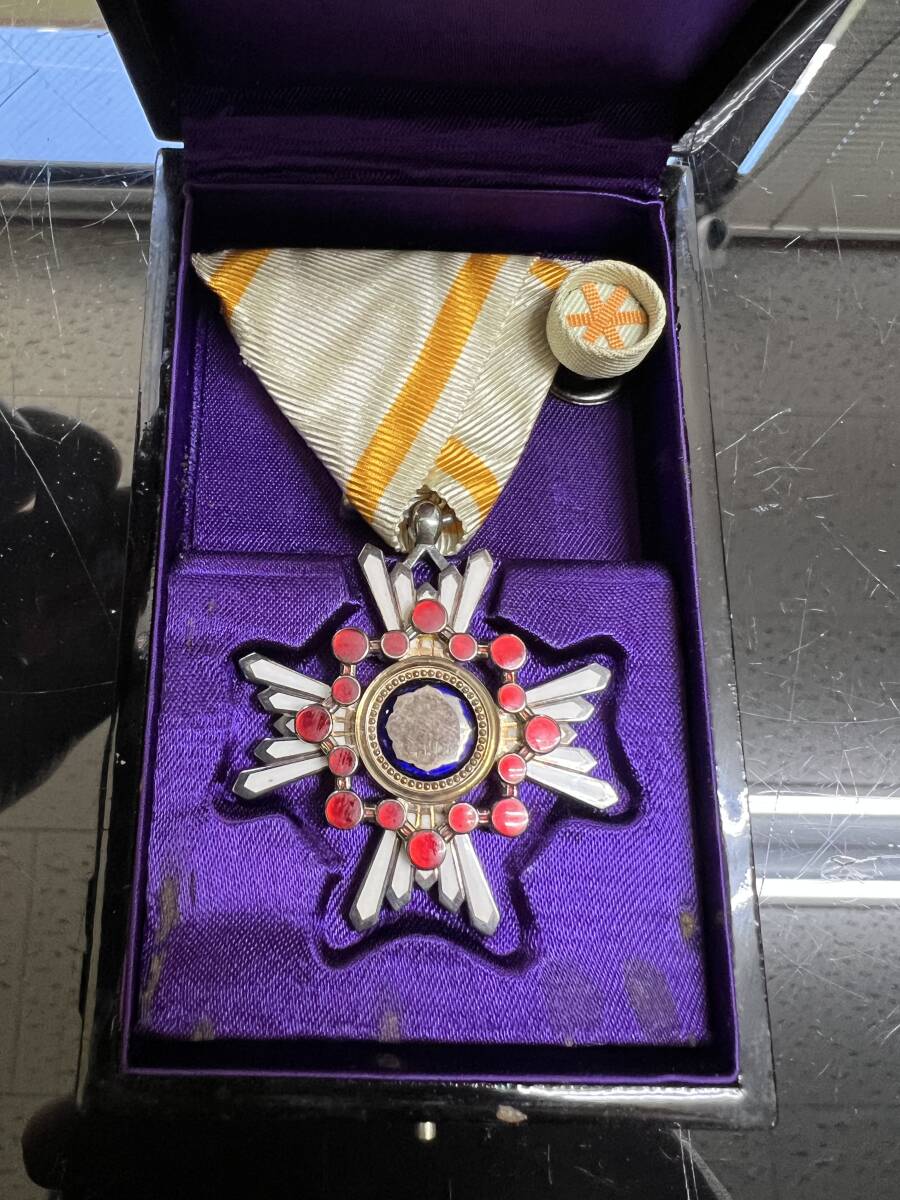 Yahoo!オークション -「勲章・(勲六等瑞宝章)」の落札相場・落札価格