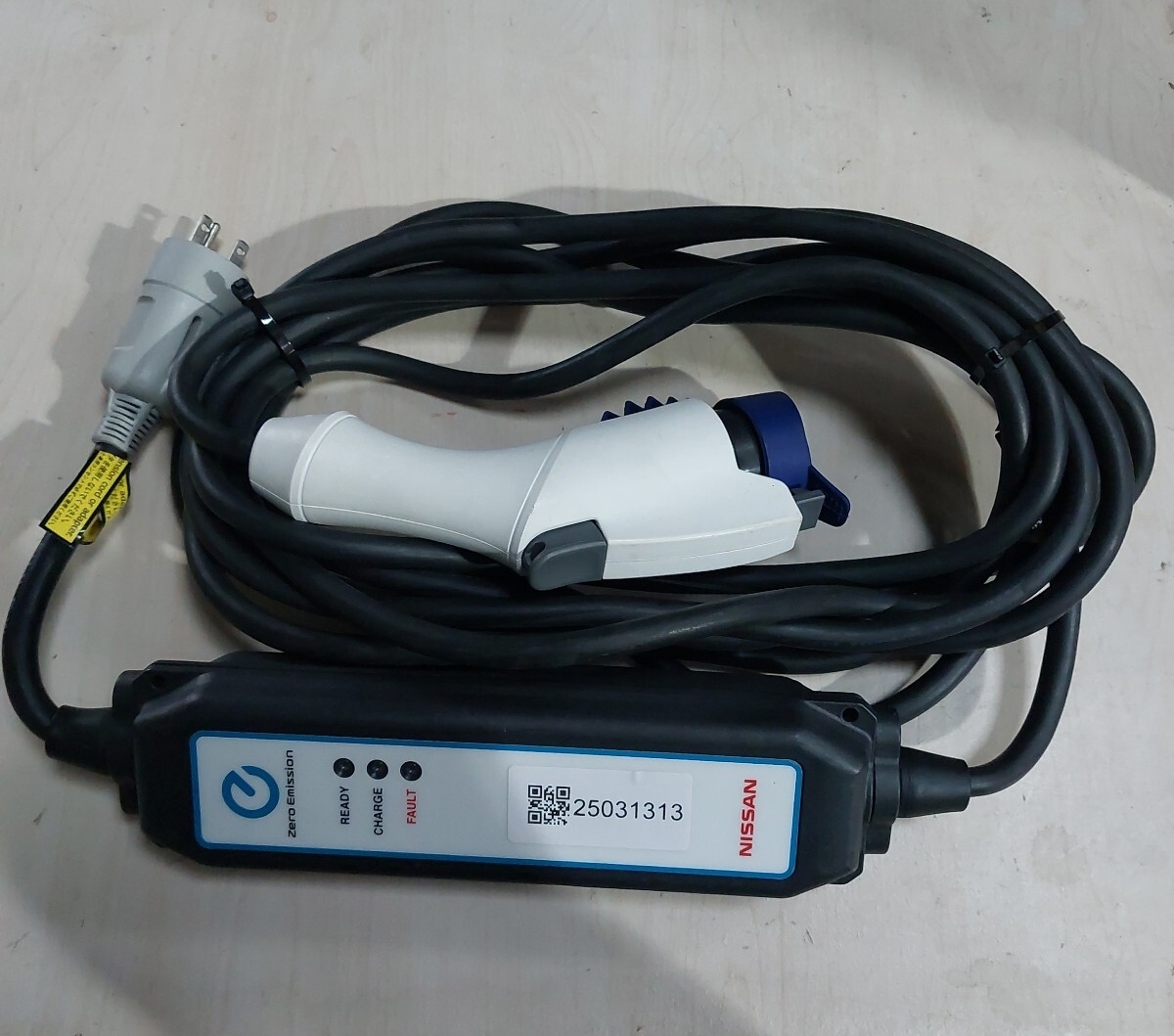 Yahoo!オークション -「日産 リーフ 純正 充電ケーブル」の落札相場