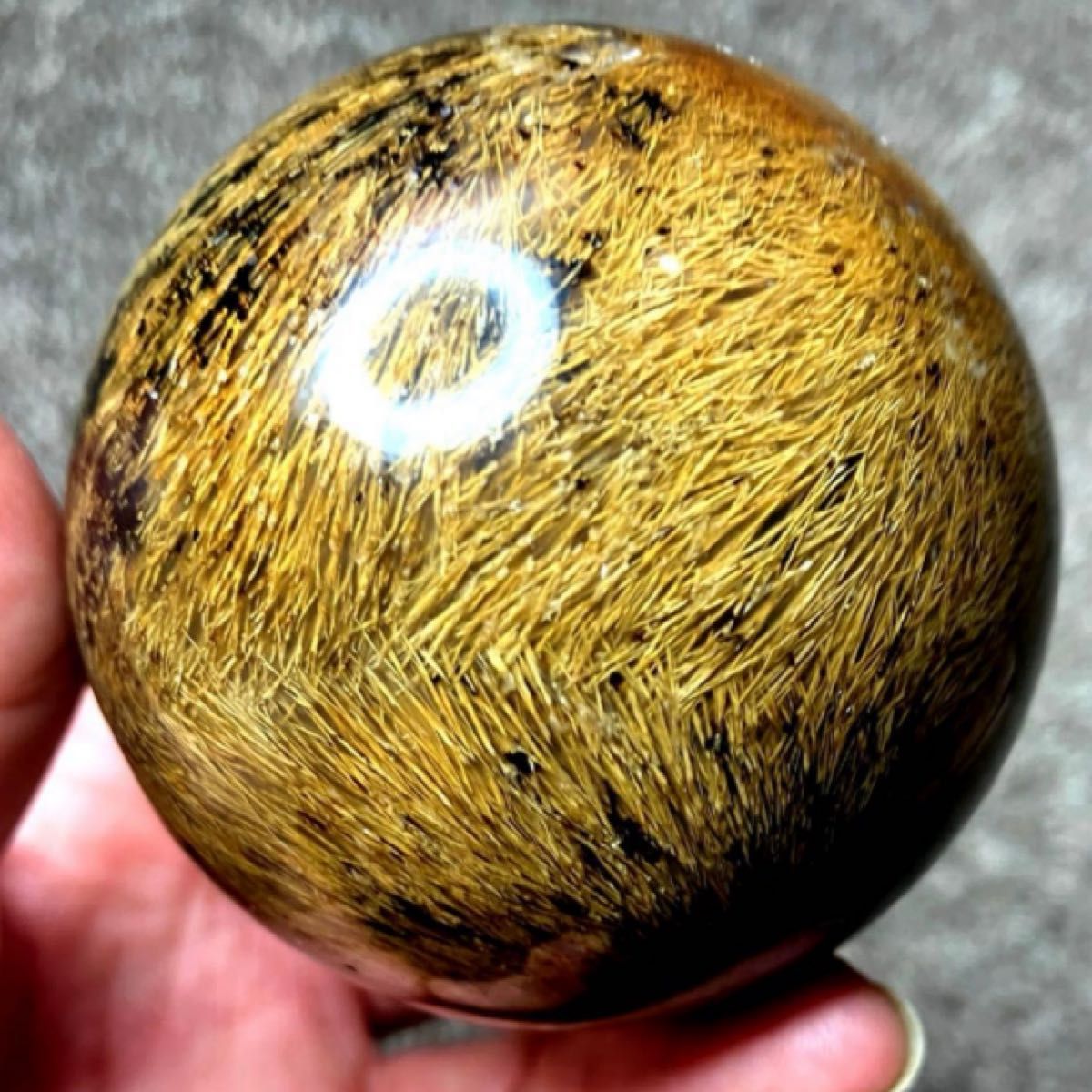 超大玉 62mm 虹入りゴールドルチルクォーツ 丸玉 スフィア 金針水晶