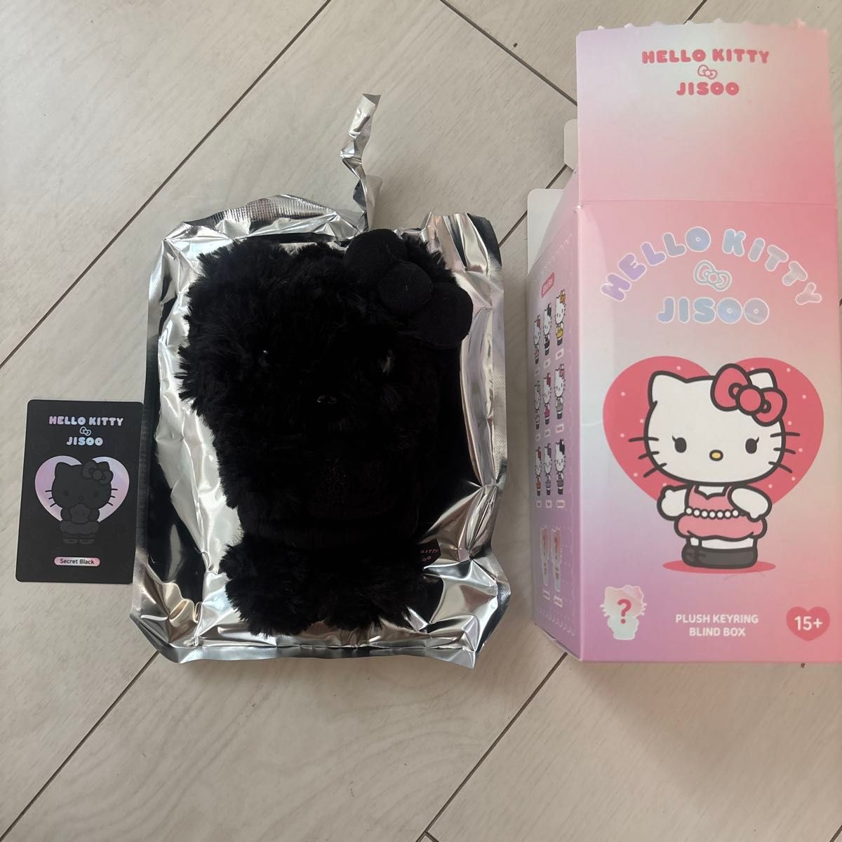 BLACKPINK JISOO ジス ハローキティ コラボ シークレットホワイト