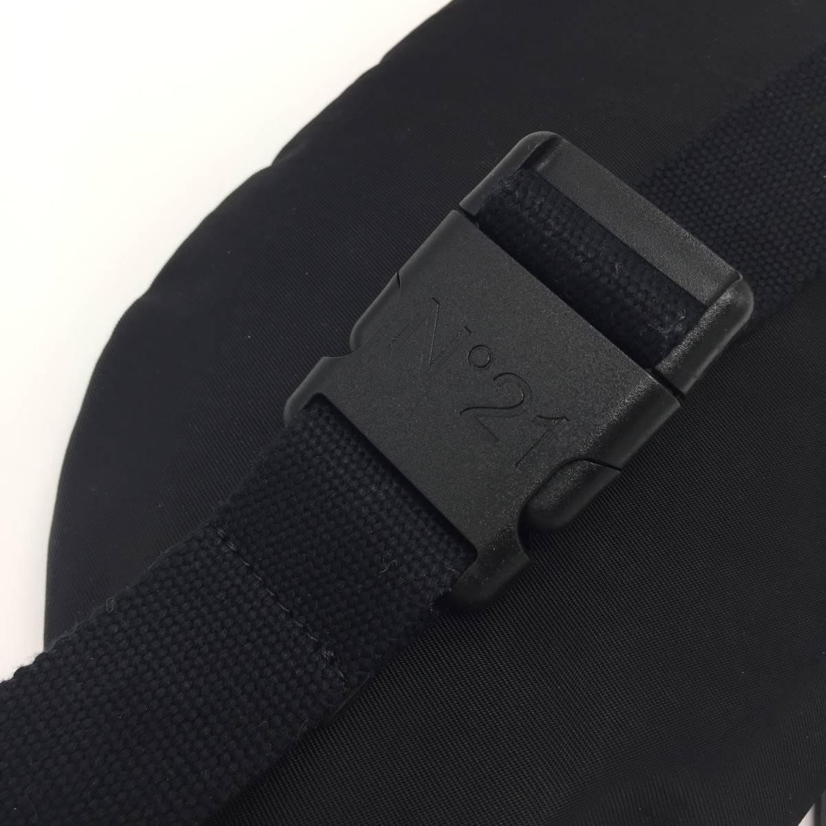 20年SS新作☆男女兼用☆N21 刺繍ロゴ入り ベルトバッグ ボディバッグ