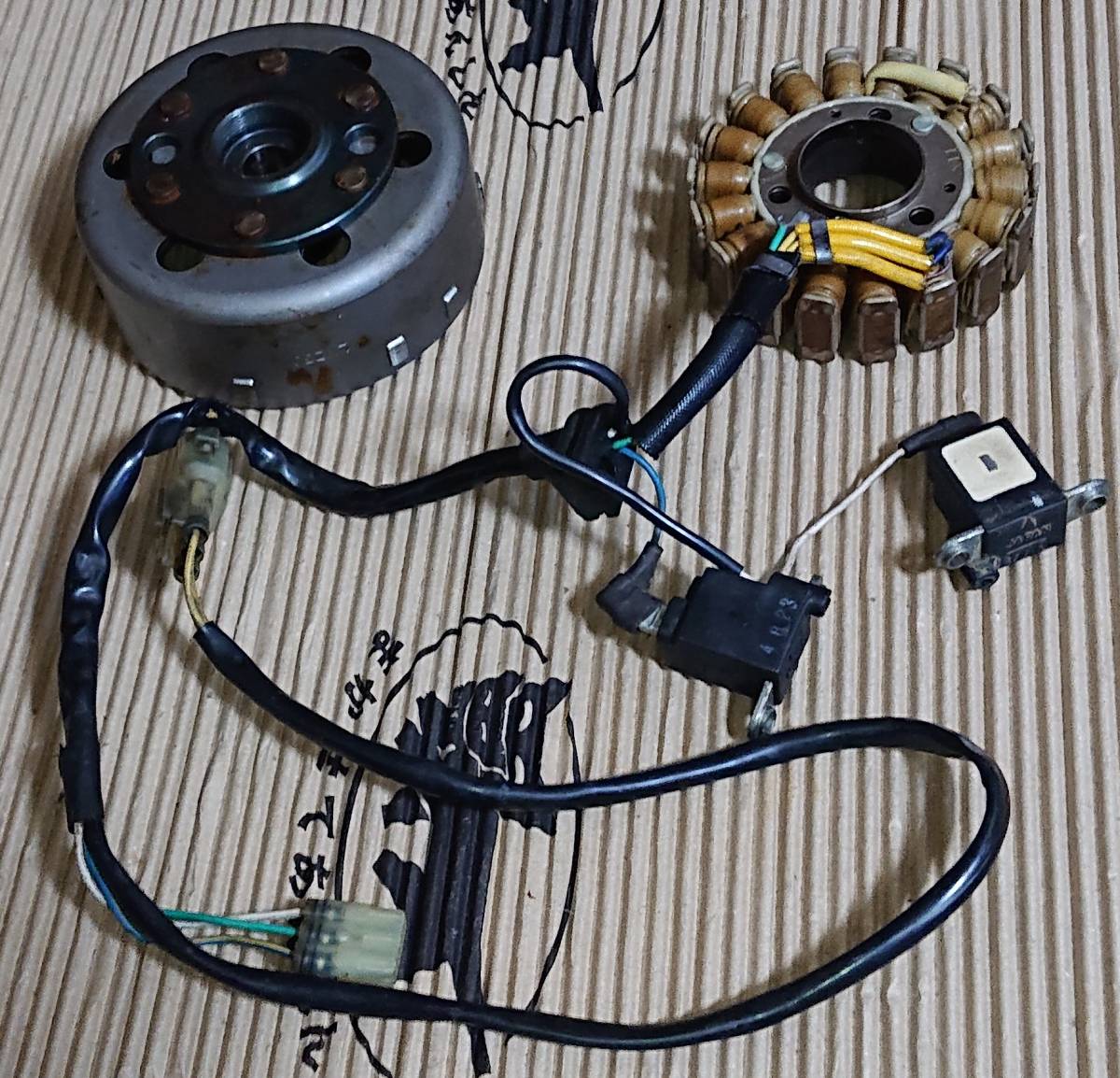 ホンダ エンジンカバー 右11311-MAZ-000 CB1300 SC54 - メルカリ