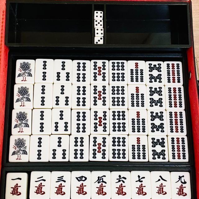 匿名配送】 激レア 麻雀牌 王冠赤五筒 赤三萬筒索 背青牌 特殊牌 九州