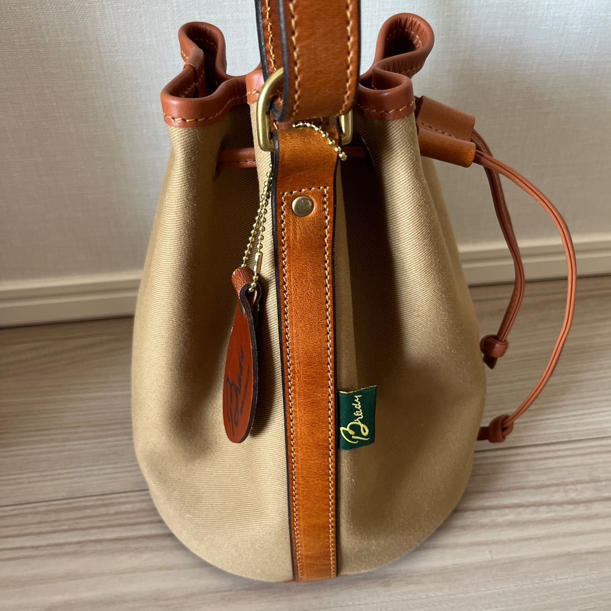 Brady ブレディCALDER MINI 巾着 バッグ ベージュ｜Yahoo!フリマ（旧