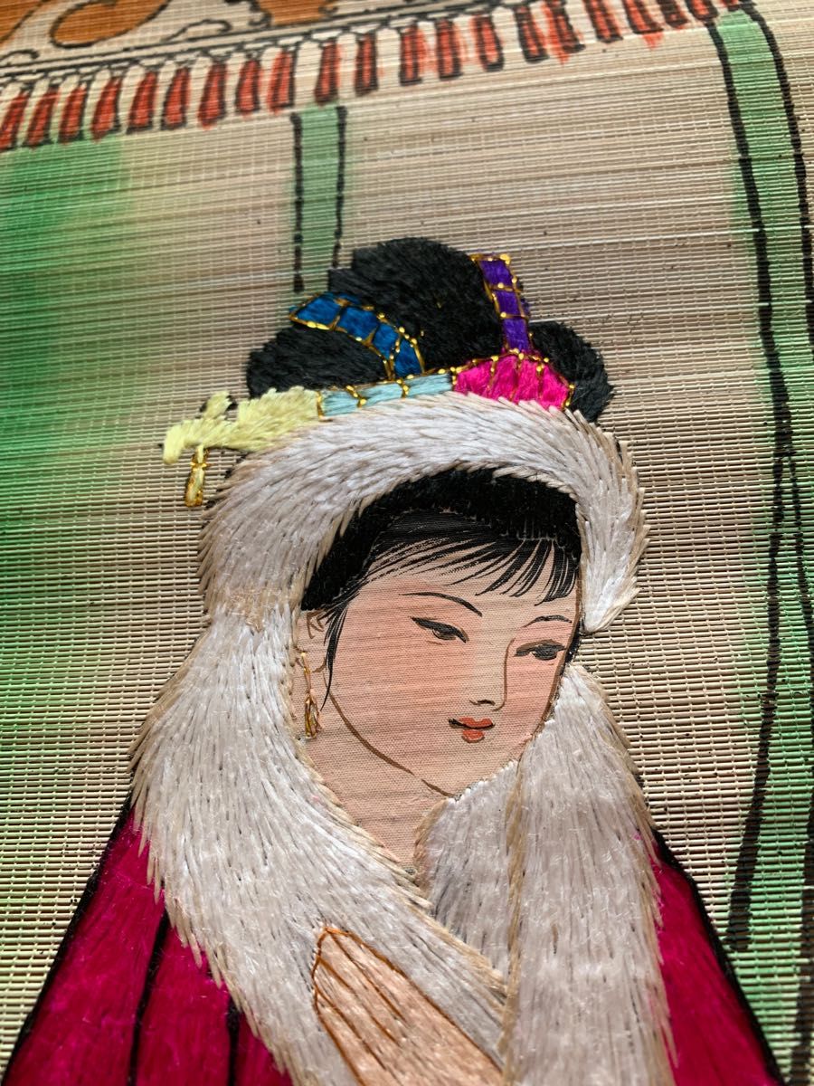 ①《昭君出寒》掛軸 中国美人画 骨董品 美術 中国掛け軸 刺繍 美人画