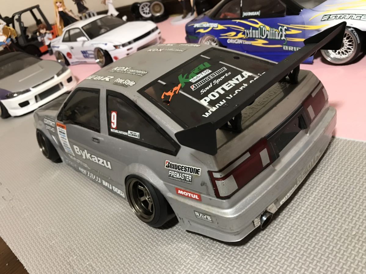 送料無料 1/10 トヨタ AE86 カローラレビン ドリフト GTウィング付き