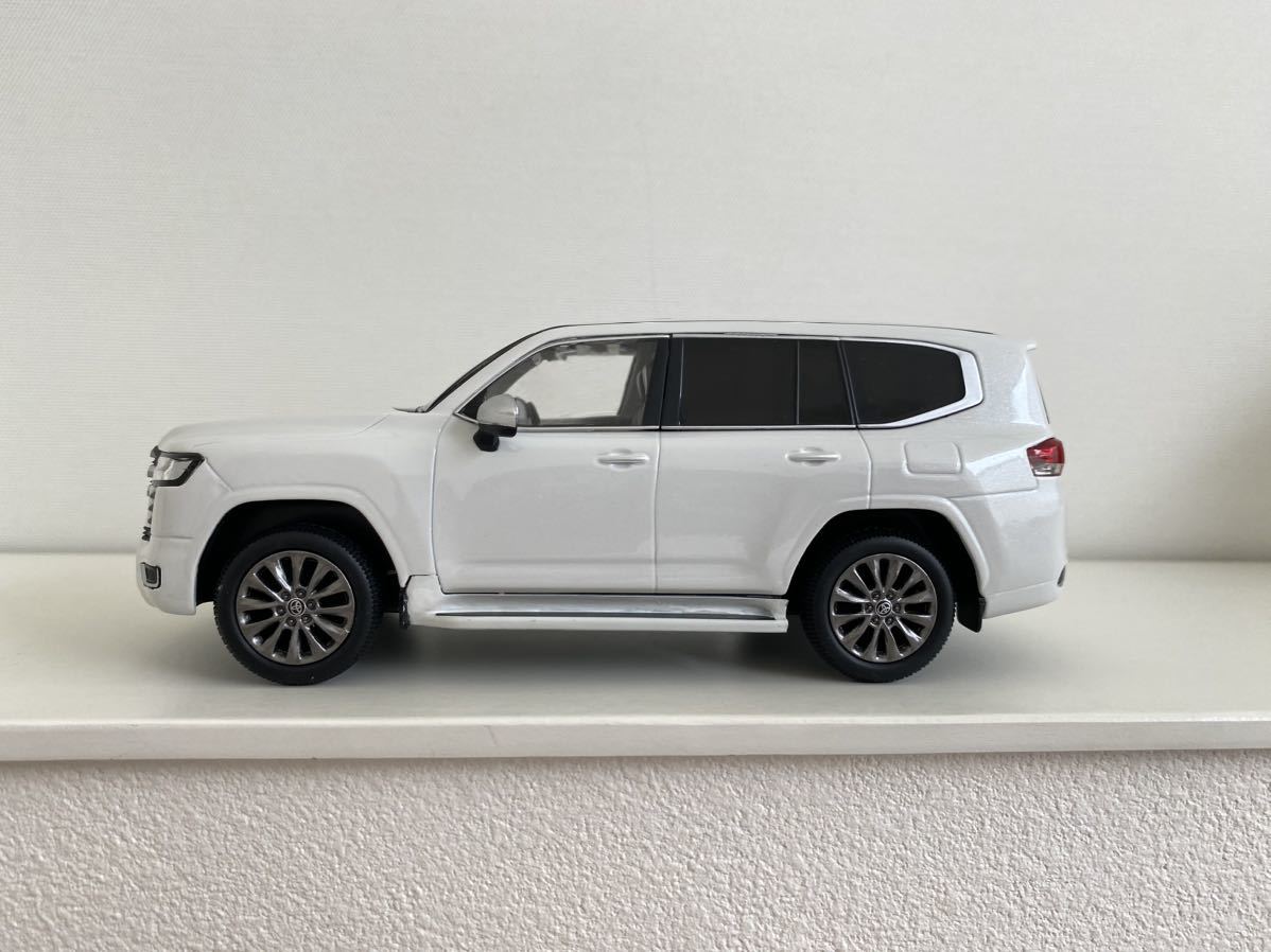 送料込み ランドクルーザー 300 ZX ミニカー トヨタ 1/30 カラー