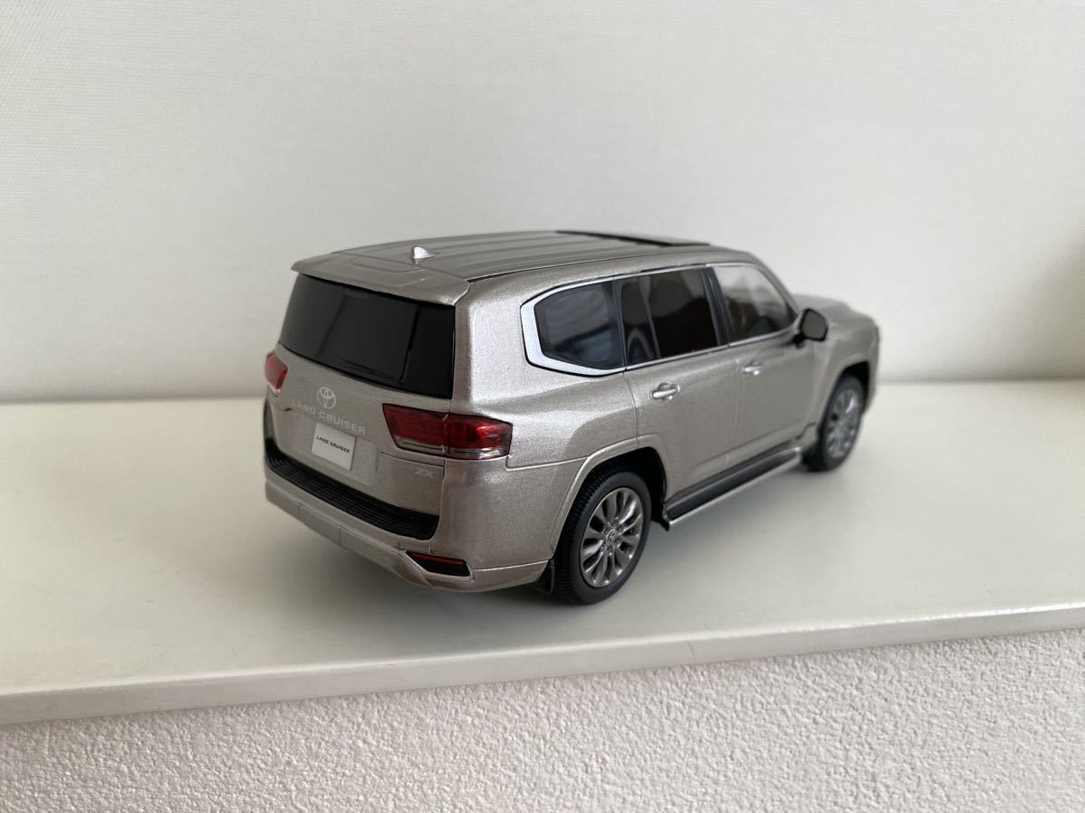 送料込み ランドクルーザー 300 ZX ミニカー トヨタ 1/30 カラー