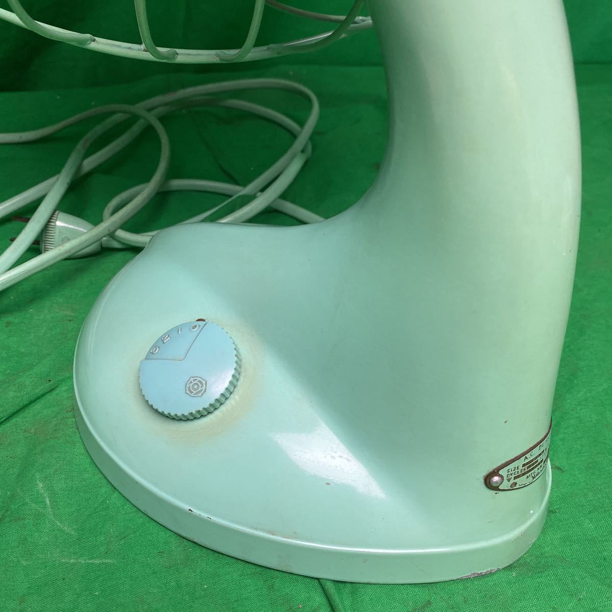 z302 昭和レトロ 日立扇風機 金属ボディ HITACHI A C DESK FAN M-6036B